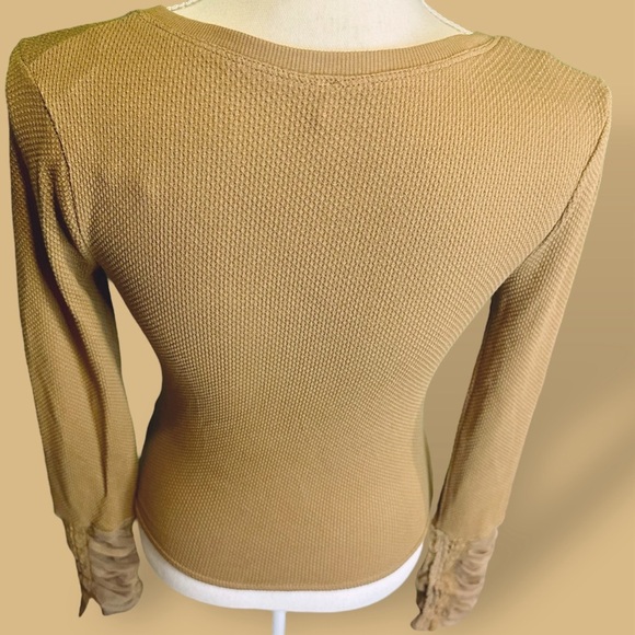 NWOT Free People ‘Wear Me Out’ Thermal Mesh Lace Cuff Sleeve Top in “Olive Leaf” - Picture 10 of 16